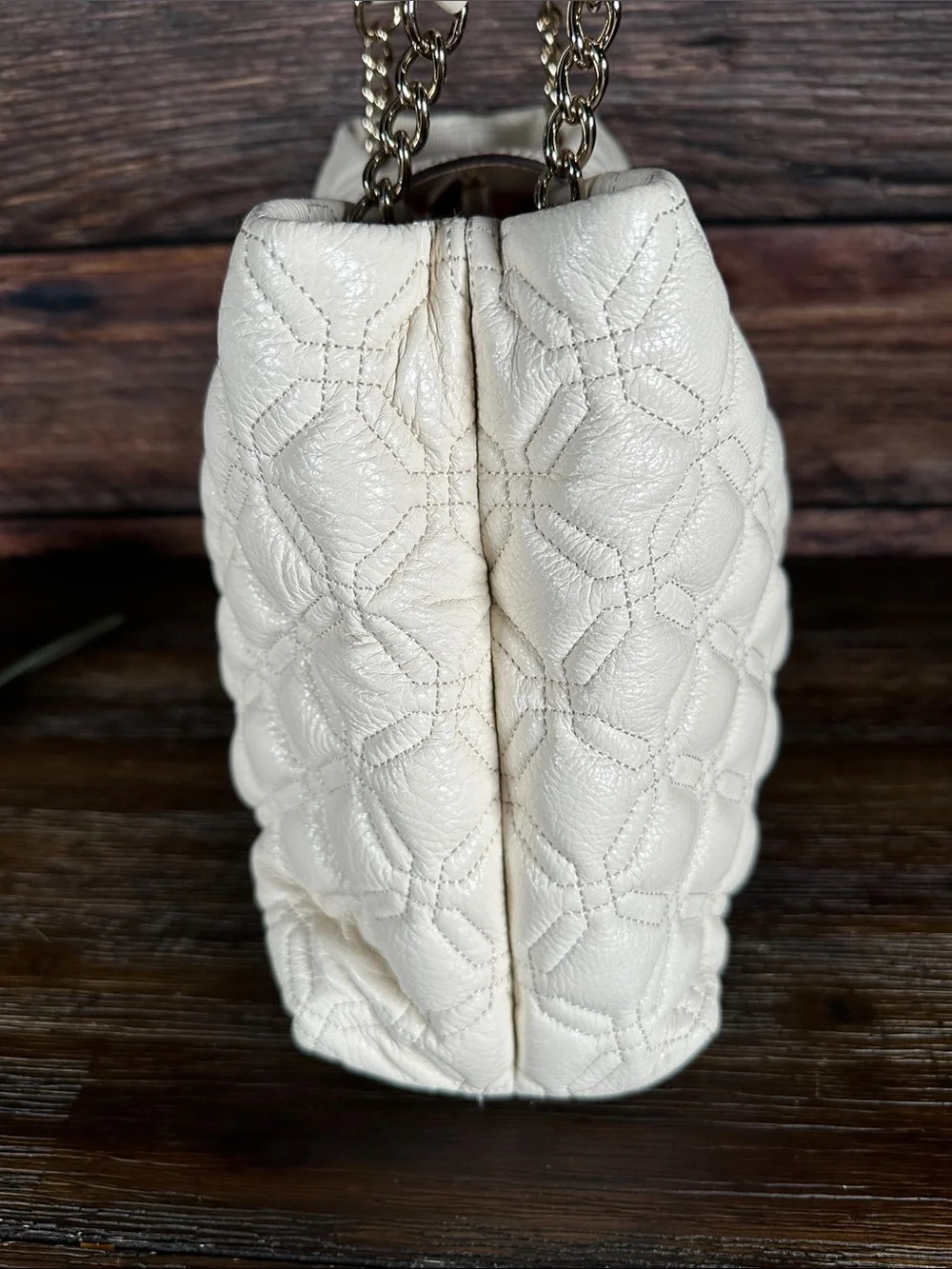 Kate Spade Astor Court Elena shoulder bag in a Cream quilted leather design.